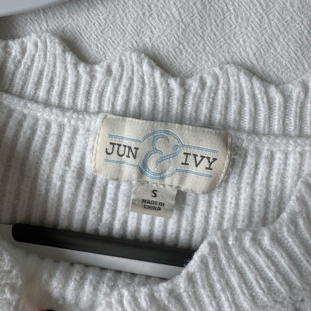 Cozy White Ribbed Sweater - Picture 3 of 4